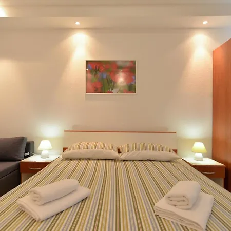 Apartment Fuer 5 Personen Ca 55 Qm In Novigrad, Istrien Istrische Riviera *
